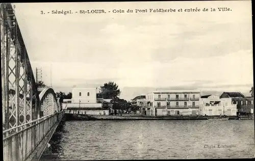 Ak St. Louis Senegal, Coin du pont Faidherbe et entree de la Ville, Brücke, See, Villas