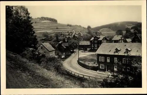 Ak Schönbrunn Schleusegrund im Thüringer Wald, Straßenpartie, Blick auf den Ort