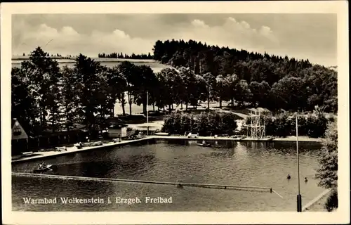 Ak Warmbad Wolkenstein im Erzgebirge, Blick auf das Freibad