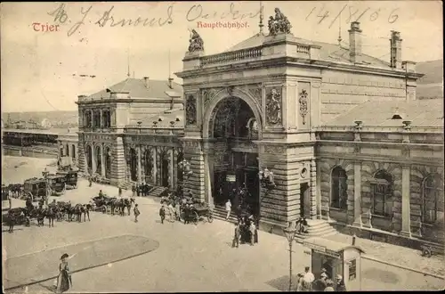 Ak Trier an der Mosel, Hauptbahnhof, Frontansicht, Kutsche