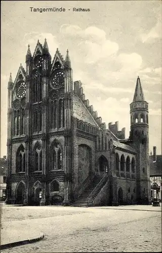 Ak Tangermünde an der Elbe, Rathaus, Außenansicht, Treppe