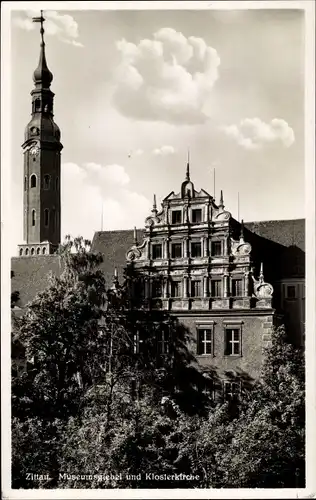 Ak Zittau in Sachsen, Museumsgiebel und Klosterkirche, Außenansicht