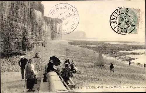 Ak Le Mesnil au Val Manche, Les Falaises et la Plage