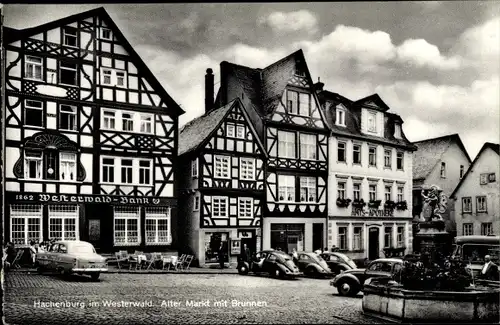 Ak Hachenburg im Westerwald, Alter Markt, Brunnen, Bank, Apotheke