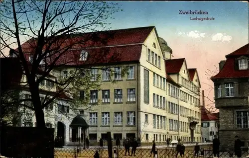 Ak Zweibrücken in Rheinland Pfalz, Ansicht der Ludwigschule, Schulhof