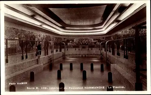 Ak Dampfer, Dampfschiff, Interieur du Paquebot Normandie, La Piscine, CGT, French Line