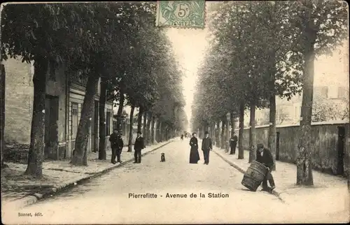 Ak Pierrefitte Seine Saint Denis, Avenue de la Station, Mann mit Fass