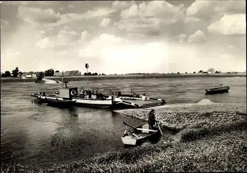 Ak Pretzsch an der Elbe Bad Schmiedeberg, an der Elbfähre, Ruderboot