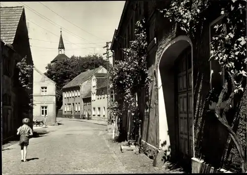 Ak Jessen an der Schwarzen Elster Kreis Wittenberg, Blick in die Fischerstraße, Kirchturm