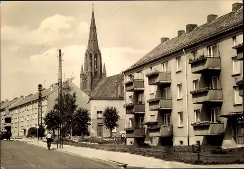 Ak Demmin in Vorpommern, Neubauten an der Frauenstraße, Kirchturm