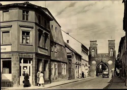 Ak Altentreptow in Mecklenburg Vorpommern, Demminer Straße, Tor