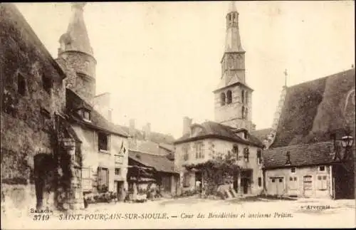 Ak Saint Pourçain sur Sioule Allier, Cour des Benedictins et ancienne Prison