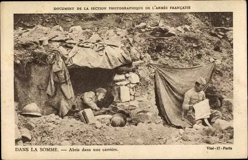 Ak Somme, Abris dans une carriere, Schützengraben, Soldaten bei der Rast, Unterstand, 1. Weltkrieg