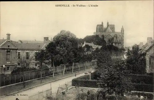 Ak Abbeville Somme, St. Wulfran, L'Abside, Kirche, Straße mit Vorgärten