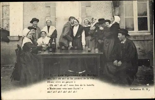 Ak Les Epouseux du Berry, Männer und Frauen in Volkstrachten