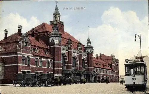 Ak Hansestadt Lübeck, Bahnhof, Straßenbahn zum Marktplatz, Wagen 59, Kutschen