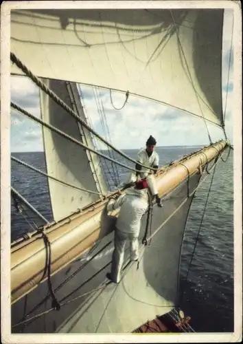 Ak Segelschiff auf See, Matrosen auf einem Mast