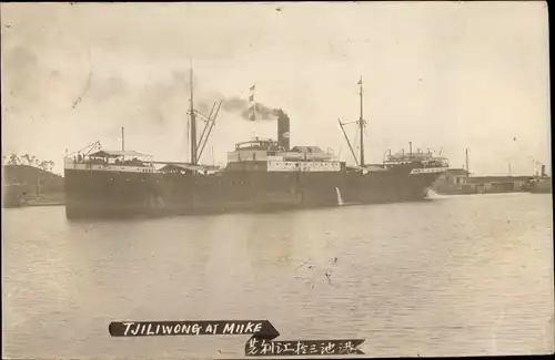 Foto Ak Miike Japan, Dampfer Tjiliwong im Hafen