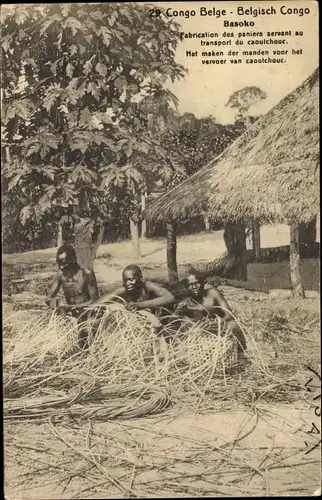 Ganzsachen Ak Basoko DR Kongo Zaire, Fabrication des paniers servant au transport du caoutchouc