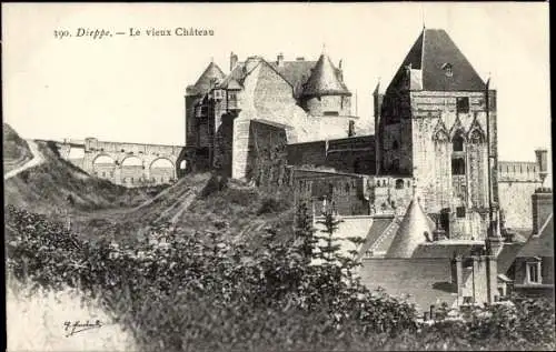 Ak Dieppe Seine Maritime, Le vieux Chateau, Burg, Außenansicht