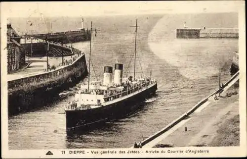 Ak Dieppe Seine Maritime, Vue generale des Jetees, Arrivee du Courrier d'Angeleterre, Dampfschiff