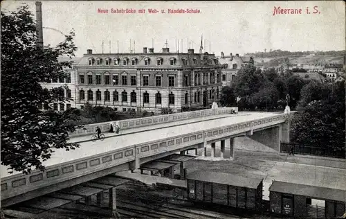 Ak Meerane in Sachsen, Neue Bahnbrücke mit Web- und Handelsschule