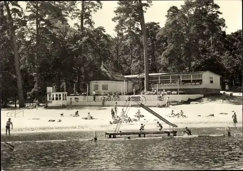 Ak Dargun in Mecklenburg, Badeanstalt mit Strandhalle am Klostersee