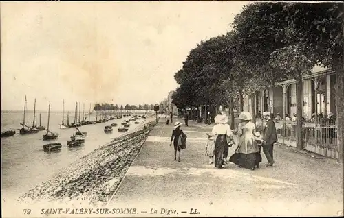 Ak Saint Valery sur Somme, La Digue, Deich, Promenade, Spaziergänger, Boote