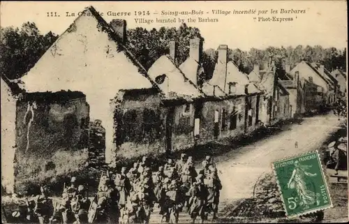 Ak Soissy au Bois Soizy aux Bois Marne, Village burnt by the Barbars, Zerstörung, Truppen, Soldaten