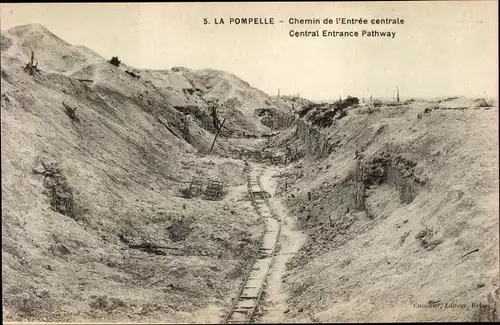 Ak Marne, Fort de La Pompelle, Chemin de l'Entree centrale, Eisenbahnweg