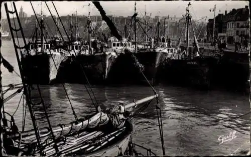 Ak Dieppe Seine Maritime, Bateaux de Peche (an fond le Pollet), Boote