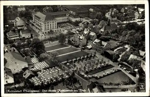 Ak Oberschlema Bad Schlema im Erzgebirge, Radiumbad, Kurhotel, Garten, Fliegeraufnahme