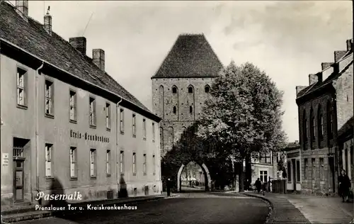 Ak Pasewalk in Mecklenburg Vorpommern, Prenzlauer Tor und Kreiskrankenhaus