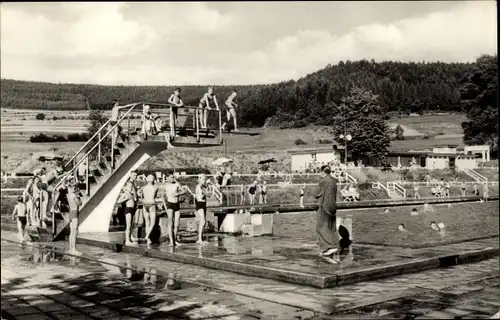 Ak Steinbach Hallenberg Thüringen, Partie am Schwimmbad, Sprungbrett