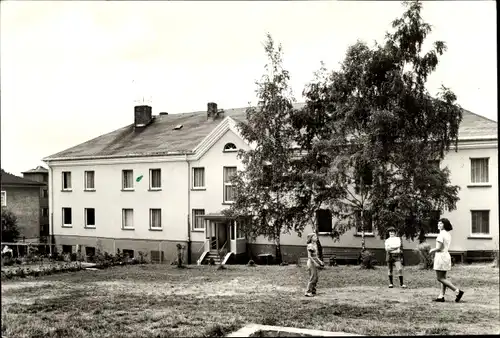 Ak Antonsthal Breitenbrunn im Erzgebirge, Ortsteil Antonshöhe, Kinder im Garten vor einem Haus