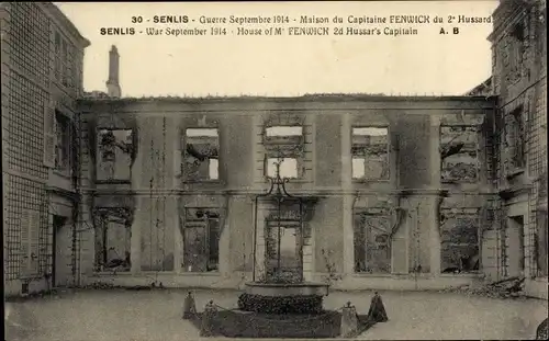 Ak Senlis Oise, Maison du Capt. Fenwick du 2. Hussard, zerstörtes Gebäude, Innenhof, 1. Weltkrieg
