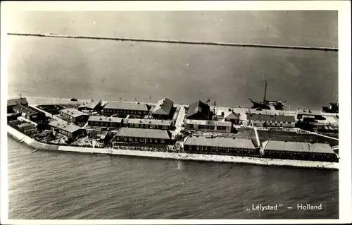 Ak Lelystad Flevoland Niederlande, Teilansicht der Stadt, Fliegeraufnahme