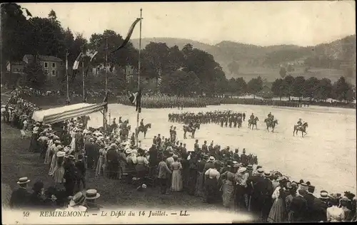 Ak Remiremont Lothringen Vosges, Le Defile du 14 Juillet