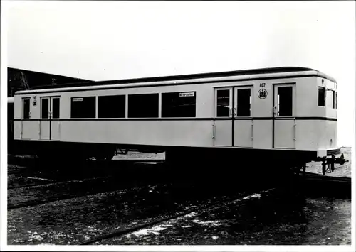 Foto Ak U-Bahn Waggon im Depot