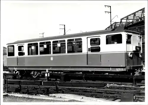 Foto Ak U-Bahn im Bahnhof, Brücke