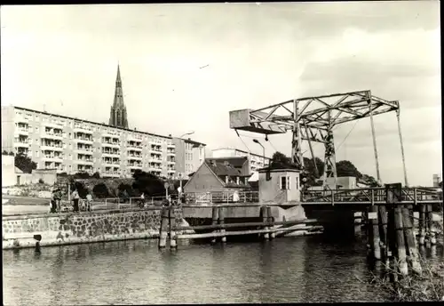 Ak Demmin in Vorpommern, Klapp-Zug-Brücke an der Peene