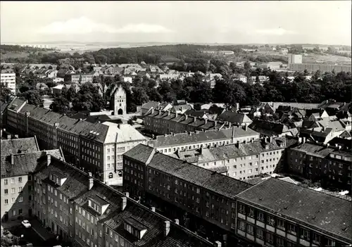 Ak Neubrandenburg in Mecklenburg Vorpommern, Blick vom Kulturzentrum über den Ort