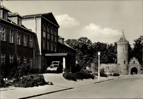 Ak Neubrandenburg in Mecklenburg, VP Krankenhaus und Fangelturm