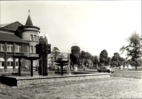 Ak Bitterfeld in Sachsen Anhalt, Brunnen an der Walther Rathenau Straße