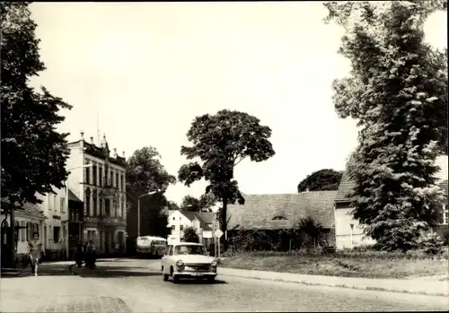 Ak Burg im Spreewald, Kirchplatz, Trabant