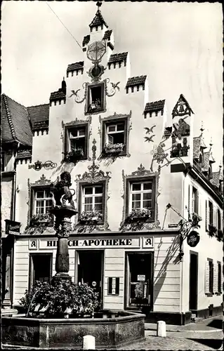 Ak Offenburg im Schwarzwald, Hirsch Apotheke, Giebel, Brunnen