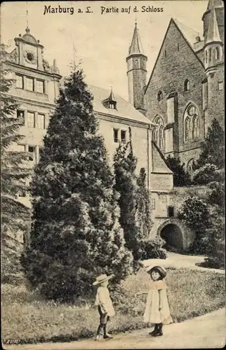 Ak Marburg an der Lahn, Partie a. d. Schloss, Kinder