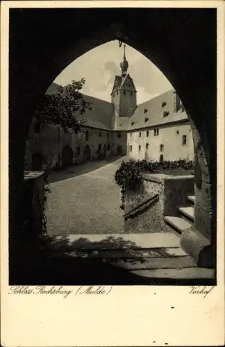 Ak Rochsburg Lunzenau in Sachsen, Schloss Rochsburg, Vorhof