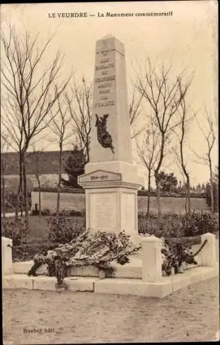 Ak Le Veurdre Allier, Le Monument commémoratif