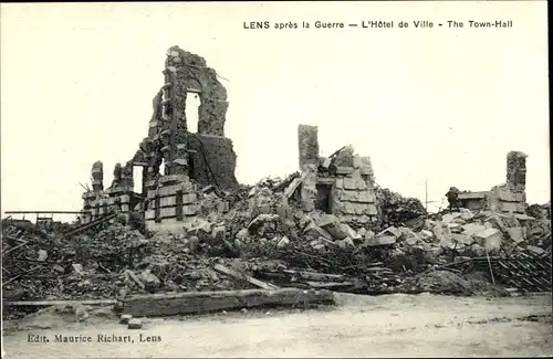 Ak Lens Pas de Calais, apres la Guerre, L'Hotel de Ville, zerstörtes Rathaus, Kriegszerstörungen